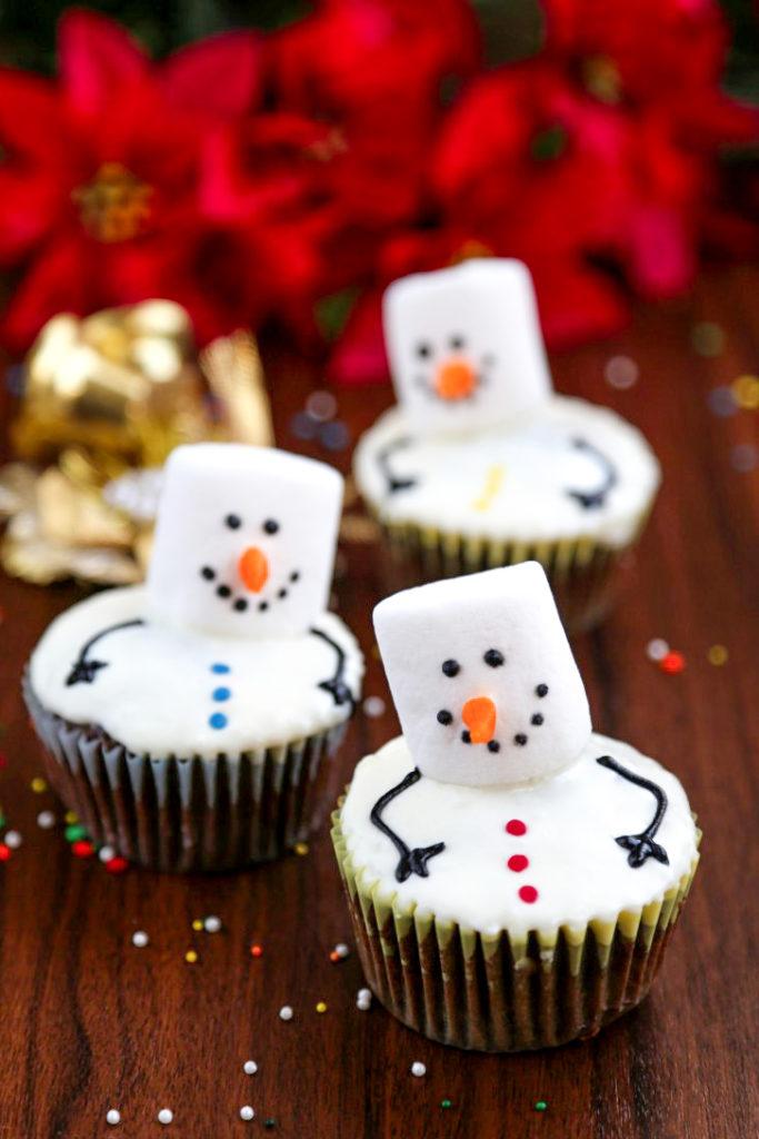 cupcakes χιονάνθρωποι για αξέχαστες γιορτές! 2 cupcakes ιονανθρωποι