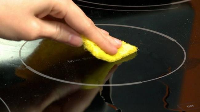 Πώς θα αφαιρέσετε το λιωμένο πλαστικό από τις εστίες του φούρνου