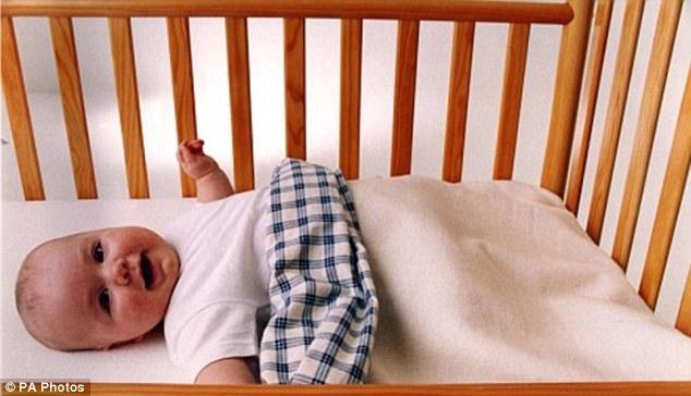 Τα μωρά πρέπει να μοιράζονται το κρεβάτι με τη μητέρα τους μέχρι την ηλικία των 3.. Δείτε γιατί....
