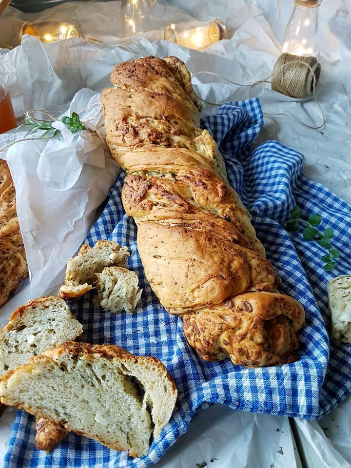 Μυρωδάτο τυρόψωμο με μέλι και δυόσμο! 7 υροψωμο5