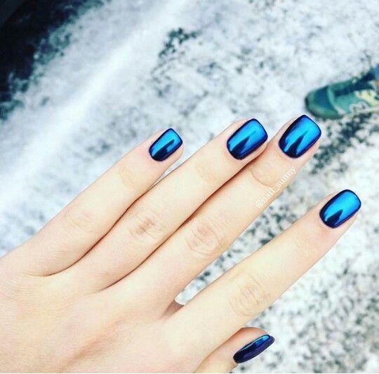 18 μεταλλικά σχέδια μανικιούρ που θα λατρέψετε!