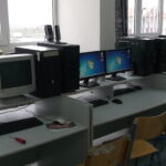 Ένας καθηγητής μπαίνει στην τάξη και δίνει στους μαθητές του ένα μάθημα ζωής