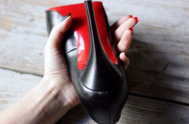 Louboutin: Γιατί τα πιο διάσημα παπούτσια του κόσμου έχουν κόκκινους πάτους;