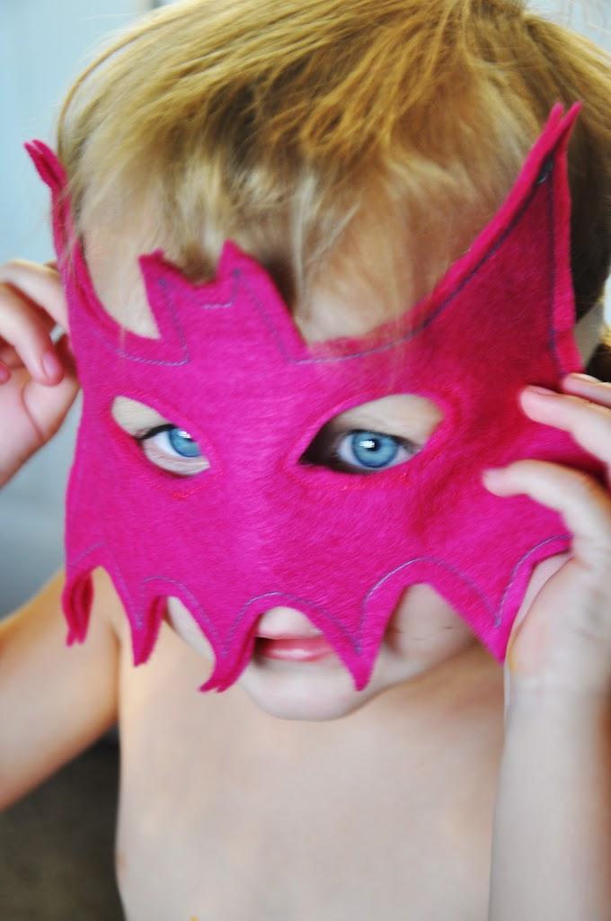 Φτιάξτε με τα παιδιά σας εύκολες αποκριάτικες μάσκες σε λίγα μόλις λεπτά