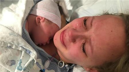 Το συγκινητικό βίντεο που τράβηξε μια μαμά πριν δώσει το μωρό της για υιοθεσία!