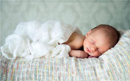 Γιατί τα μωρά κοιμούνται (τόσες) πολλές ώρες;