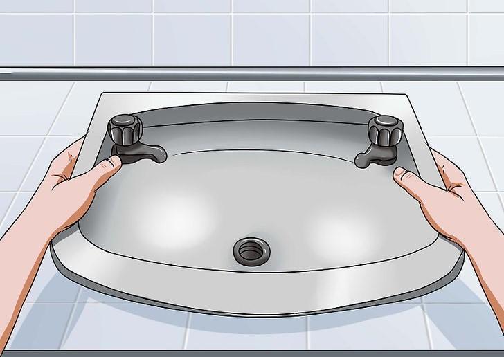 Το κόλπο που θα ξεβουλώσει τα σιφόνια του μπάνιου από τις τρίχες και θα σε γλιτώσει από τα έξοδα του υδραυλικού