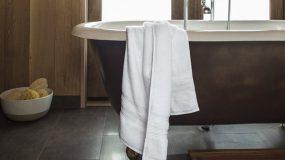 Δες τι σοβαρό πρόβλημα μπορεί να προκαλέσει στην υγεία σου η πετσέτα μπάνιου!