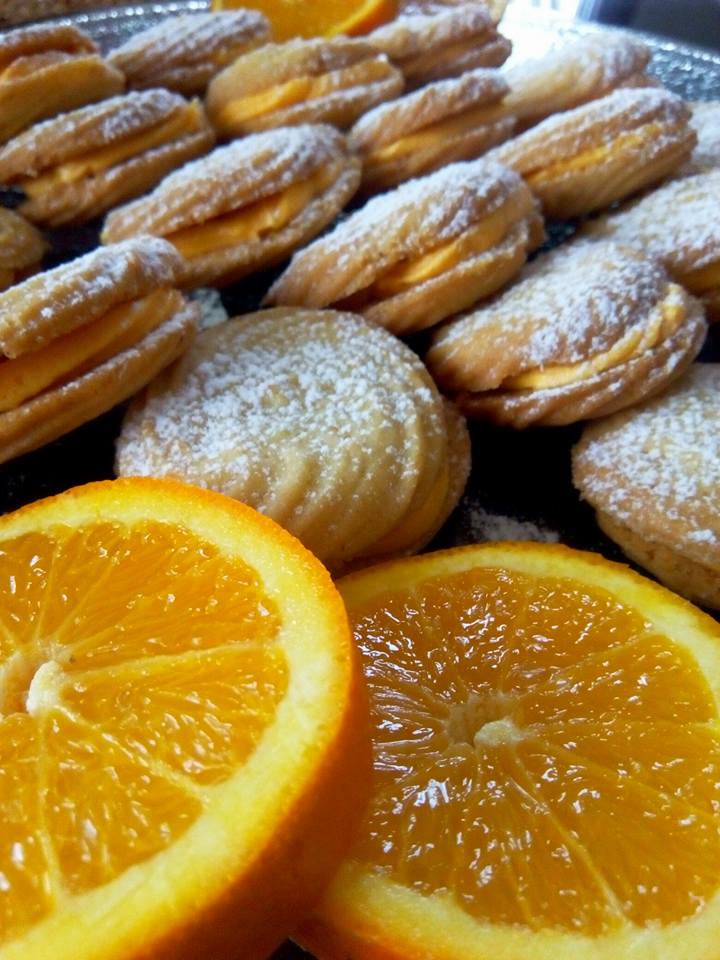 Βιενεζικα μπισκότα με γέμιση κρέμα πορτοκαλιού..! Πολύ πολύ νόστιμα!