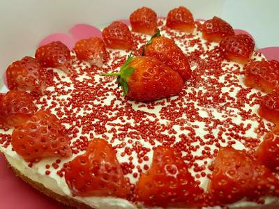 Πολύ εύκολο Cheesecake με φράουλες!!! Θεϊκή γεύση!