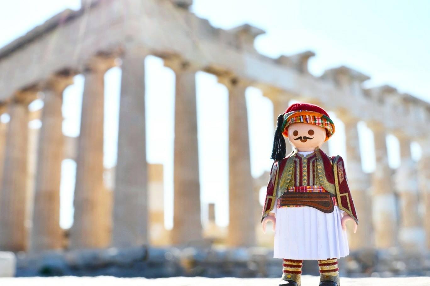 21χρονος Έλληνας ντύνει φιγούρες Playmobil με παραδοσιακές ελληνικές φορεσιές με υλικά και εργαλεία που έχει σπίτι του! 23 playmobil παραδοσιακες φορεσιες22