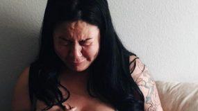Μια γυναίκα αποτυπώνει σε μια φωτογραφία την ωμή αλήθεια της επιλόχειας κατάθλιψης!Η φωτογραφία που έγινε viral