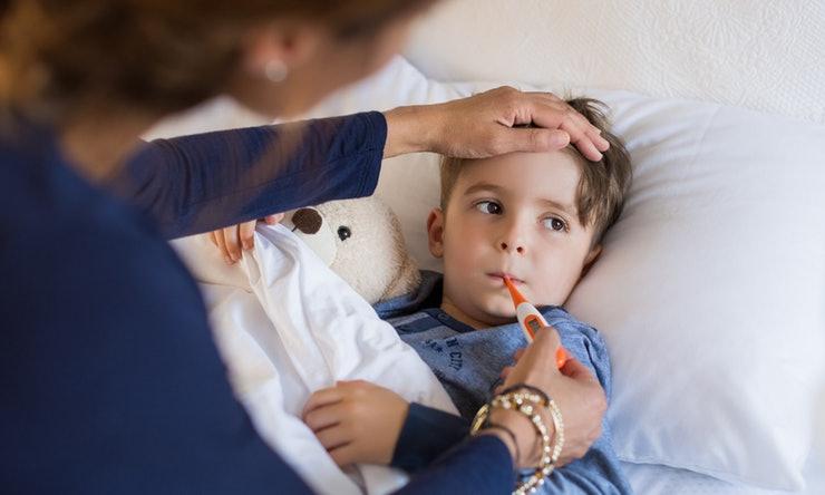 Γονείς προσοχή! H3N2: Οι κίνδυνοι, τα συμπτώματα και η πρόληψη για τη νέα γρίπη στα παιδιά – Συμβουλές από έναν ειδικό
