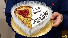 Άνδρας στο Ναύπλιο πήρε ένα ασυνήθιστο δώρο στην καλή του για την Ημέρα του Αγίου Βαλεντίνου! Μια τούρτα από κόλλυβα