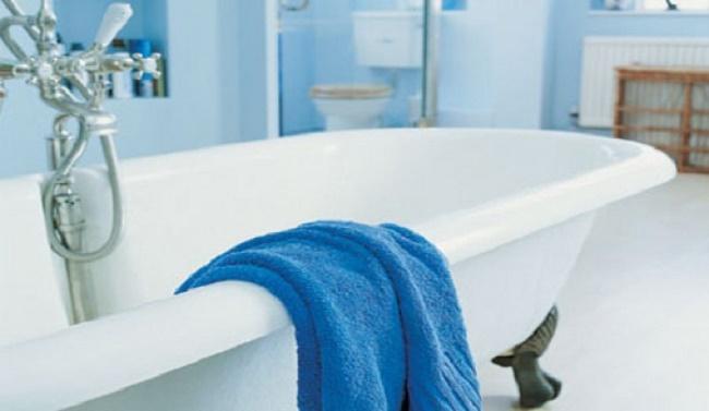 Με αυτό το φανταστικό κόλπο μπορείτε να μειώσετε αποτελεσματικά την υγρασία στο μπάνιο σας και όχι μόνο
