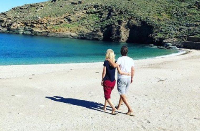 Ελένη Μενεγάκη: στην Άνδρο αγκαλιά με τον Ματέο με ανοιξιάτικη διάθεση! (εικόνες) 2 ελενη μενεγακη ματεο