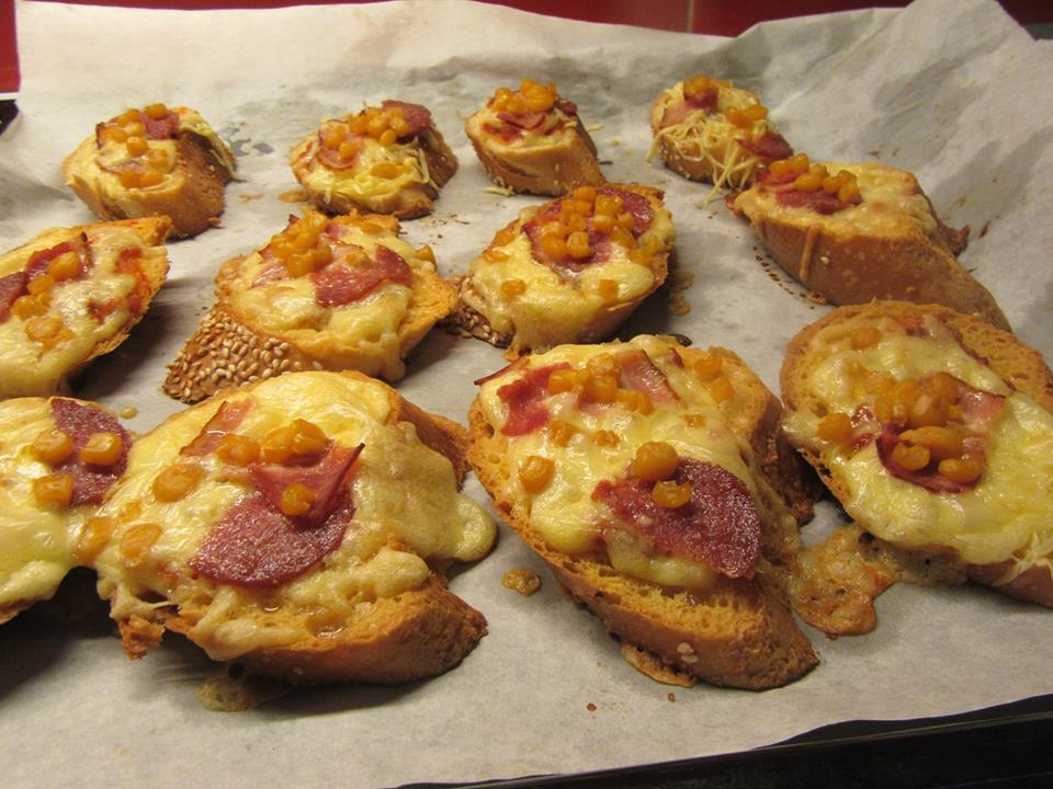 Μπρουσκέτες με το ψωμί που περίσσεψε