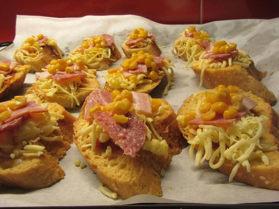 Μπρουσκέτες  με το ψωμί που περίσσεψε