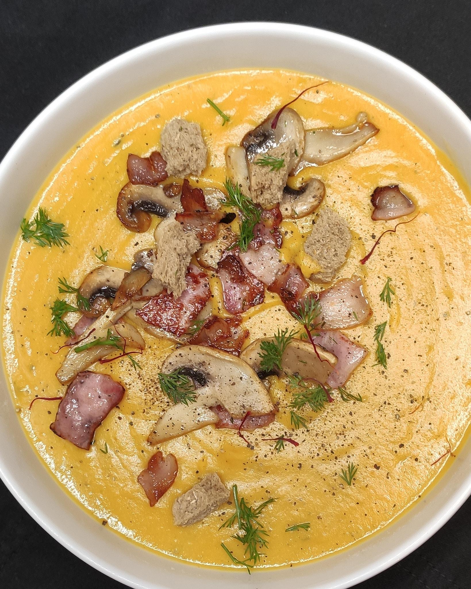 Σούπα βελουτέ με πατάτα καρότο και σέλερυ