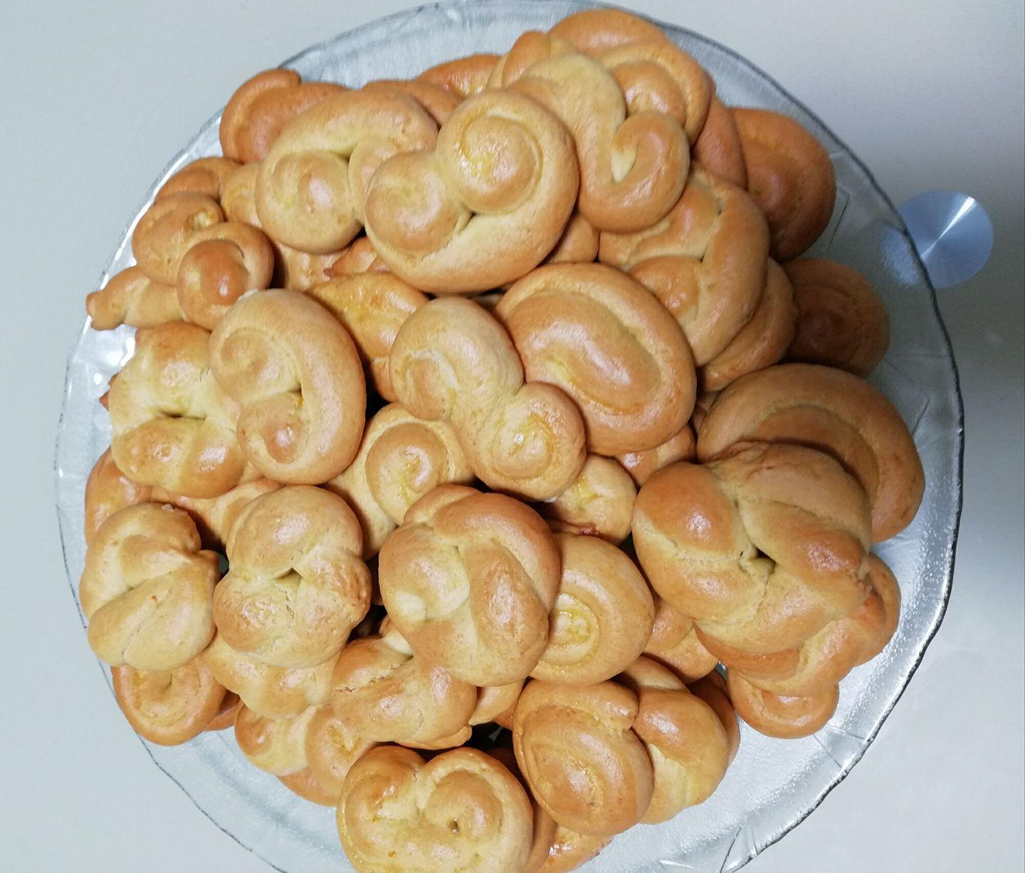 Πασχαλινά κουλουράκια με άρωμα πορτοκαλιού !!!