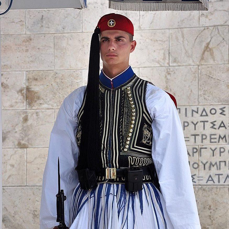 «Η ζωή του Εύζωνα»