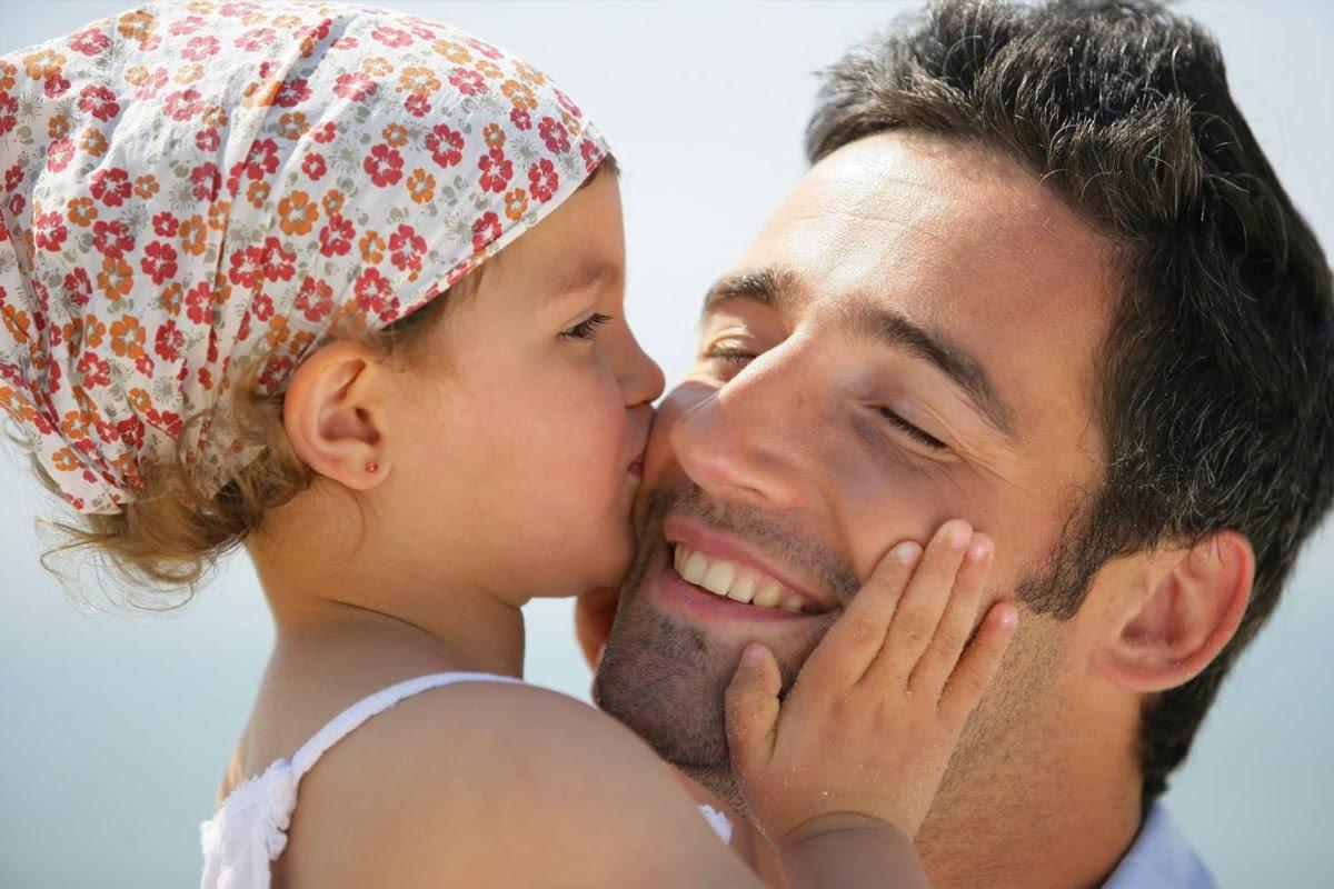 Αυτά τα 8 πράγματα πρέπει να κάνει ένας πατέρας για να αναθρέψει μια δυνατή γυναίκα