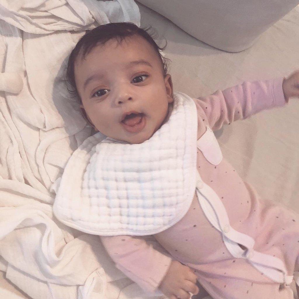 Θα λιώσετε!! Η Kim Kardashian ανέβασε νέα φωτογραφία με την νεογέννητη κόρη της (pics)