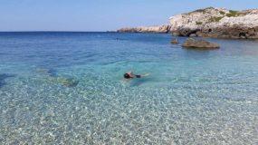 Κρύσταλλο: Αυτή είναι η πιο κρύα παραλία της Ελλάδας, που το νερό της δεν ζεσταίνει ποτέ