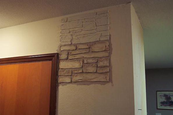 Πως μπορείτε πανεύκολα να μετατρέψετε έναν απλό τοίχο σε πέτρινο με τη βοήθεια του στόκου;