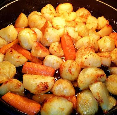 Πατατούλες στον φούρνο με καρότα !!!Εύκολο απλό και νόστιμο!