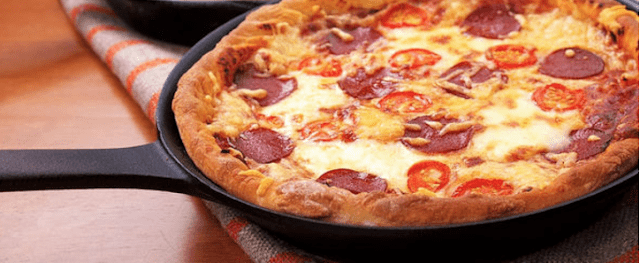 Πίτσα στο τηγάνι σε 15'. Μια συνταγή που κάθε μαμά πρέπει να γνωρίζει