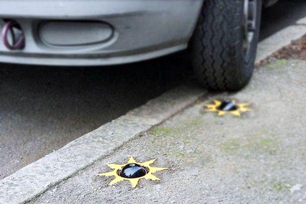 Πρωτότυπη εφεύρεση θα τρυπάει τα λάστιχα όσων σταθμεύουν τα αυτοκίνητά τους πάνω στο πεζοδρόμιο