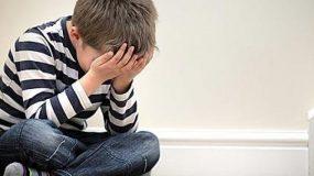 Συναισθηματική παραμέληση: Τι είναι και τι συνέπειες έχει στη ζωή των παιδιών μας