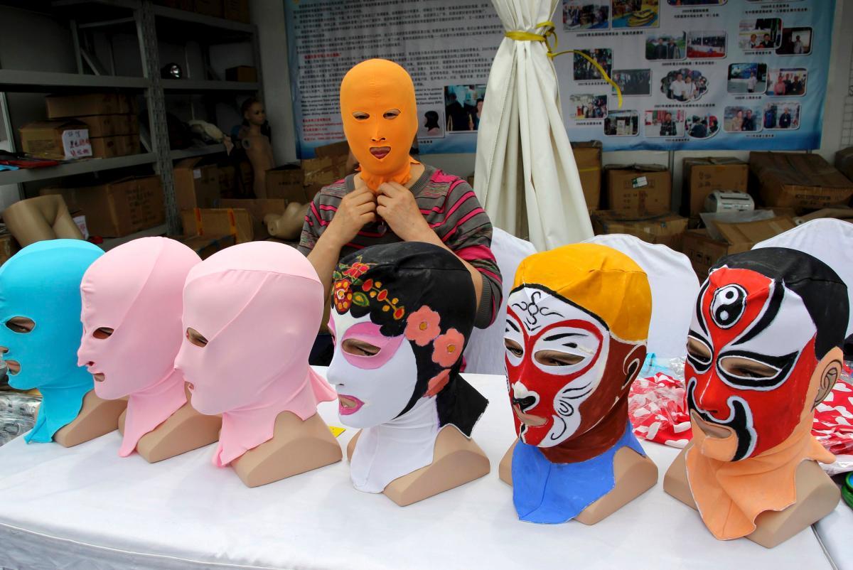 Το facekini ή αλλιώς φατσακίνι, είναι η νέα μόδα μόδα στα μαγιό που έχει ξετρελάνει τις γυναίκες στην Ασία