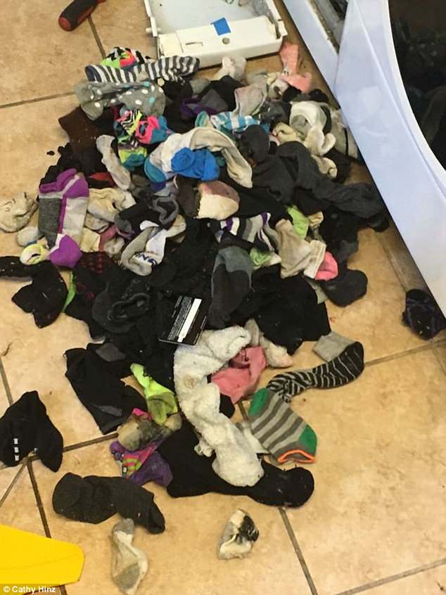 Αυτές οι φωτογραφίες δείχνουν πως το πλυντήριο ρούχων τρώει τις κάλτσες μας 4 πλυντηριο ρουχων τρωει καλτσες2