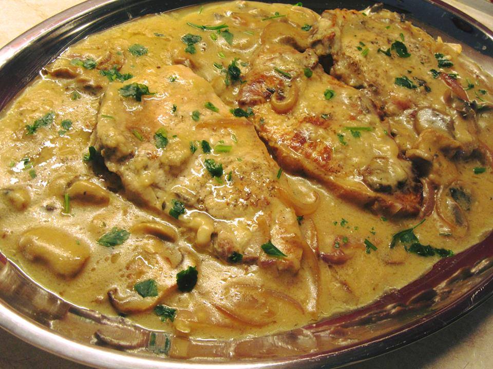 Χοιρινές μπριζόλες λεμονάτες με μανιτάρια στο τηγάνι !!!