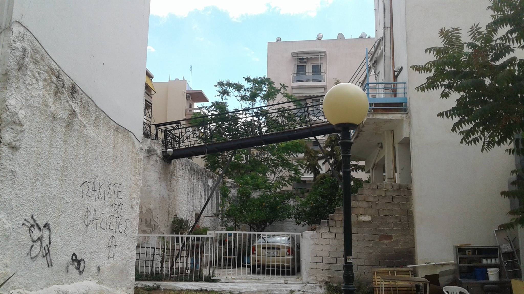 40 απίστευτες φωτογραφίες με αυθαίρετες κατασκευές που βρίσκονται στην Ελλάδα! 4 40 αυθαιρετες κατασκευες3
