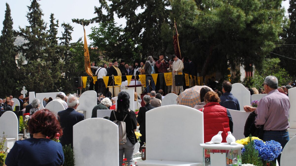 Γιατί οι Πόντιοι τρώνε στους τάφους την Κυριακή του Θωμά; (εικόνες)