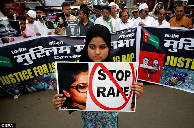 Η Ινδία επέβαλε την θανατική ποινή για τους βιαστές ανηλίκων