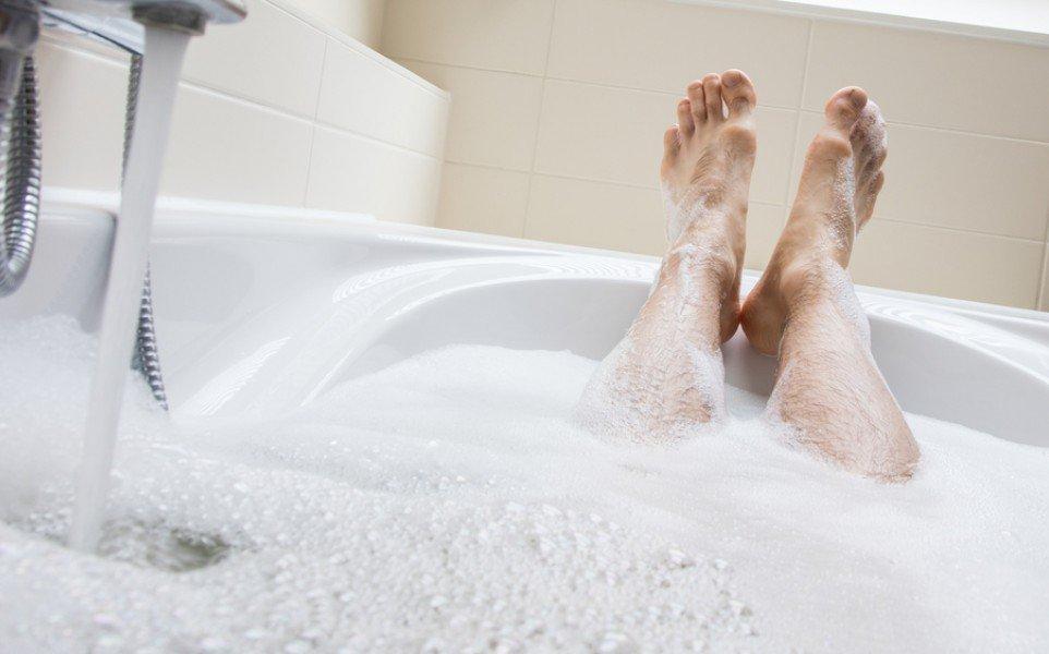 Σύμφωνα με επιστήμονες ένα ζεστό μπάνιο ισοδυναμεί με περπάτημα 30 λεπτών