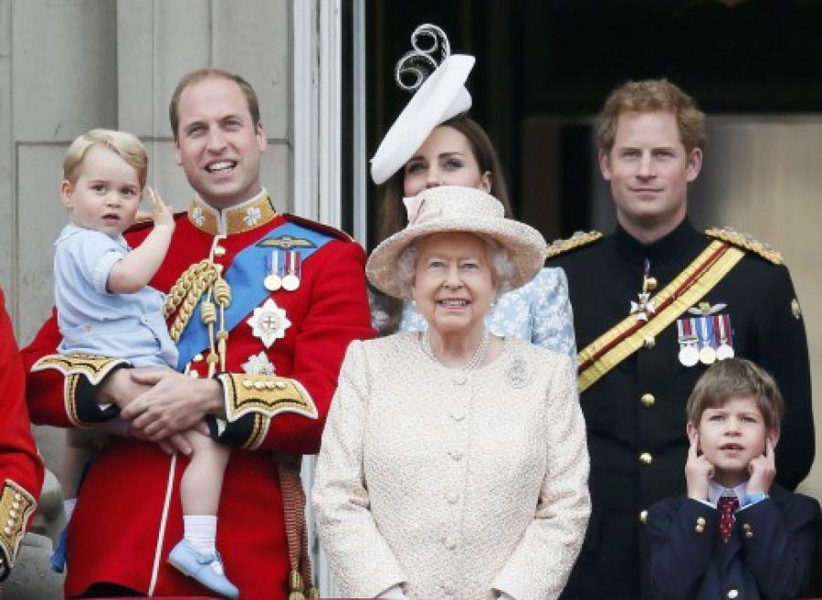 Οι πρώτες φωτογραφίες του νεογέννητου πρίγκιπα Λούι της βασιλικής οικογένειας