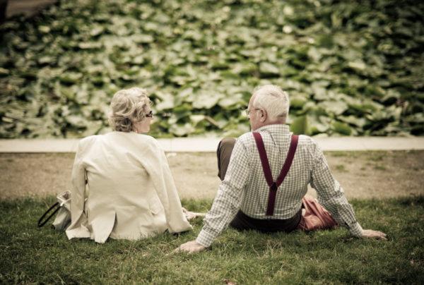 Νέα έρευνα: Οι άντρες που παντρεύονται έξυπνες γυναίκες ζουν πιο πολύ