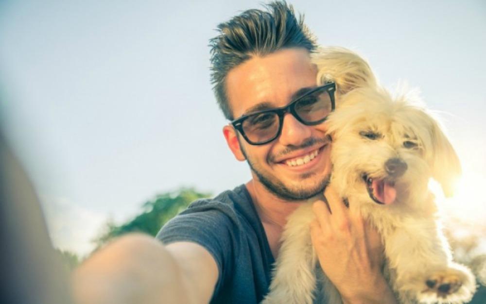 Νέα έρευνα αποκαλύπτει: Οι άντρες που βγάζουν πολλές selfies έχουν τάσεις ψυχοπάθειας