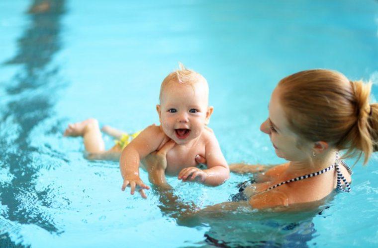 Βρεφική κολύμβηση: πόσο σημαντική είναι για το μωρό σας!