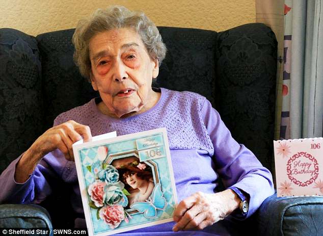Μια γυναίκα ηλικίας 106 ετών ισχυρίζεται οτι το μυστικό της μακροζωίας της είναι ότι έζησε μια ζωή χωρίς άντρες