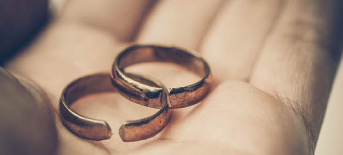Αγγλία: Το πιο εύκολο διαζύγιο - χωρίζουν μέσω διαδικτύου