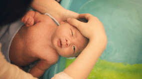 Μοσχοβολιστά μωρά : Τα καλύτερα κολπάκια για το μπάνιο τους θα τα βρείτε εδώ