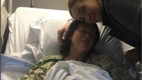 H Shannen Doherty παλεύει ξανά με τον καρκίνο. Η συγκλονιστική φωτογραφία με τη μαμά της από το νοσοκομείο