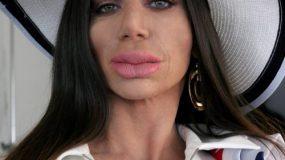 Η Κατερίνα Στικούδη έγινε αγνώριστη από τα "Botox" χάρη στους φημισμένους των ειδικών εφέ, αδελφούς Αλαχούζους