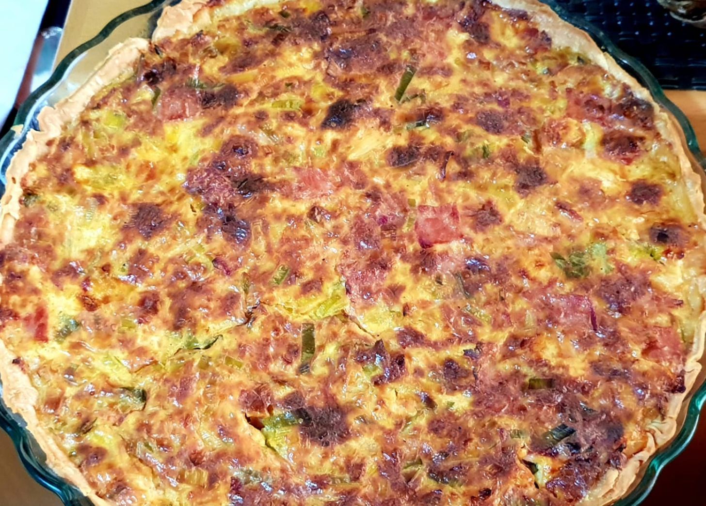 Λαχταριστή Τάρτα με καραμελωμένα πράσα και γραβιέρα !!!